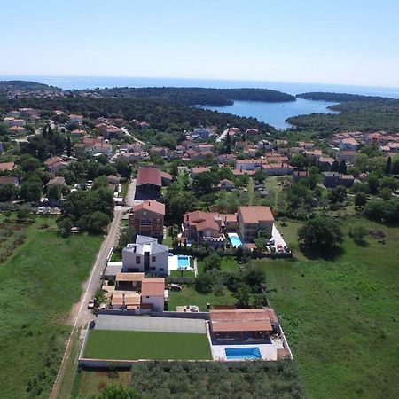 Holiday Home Petrovic Медулин Екстер'єр фото