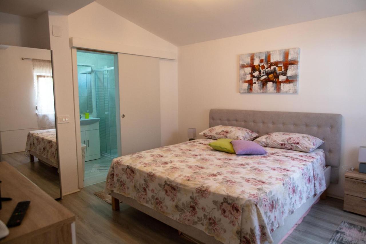 Holiday Home Petrovic Медулин Екстер'єр фото