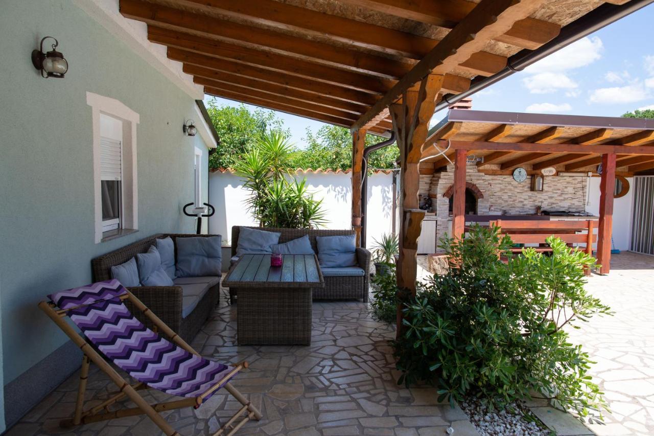 Holiday Home Petrovic Медулин Екстер'єр фото
