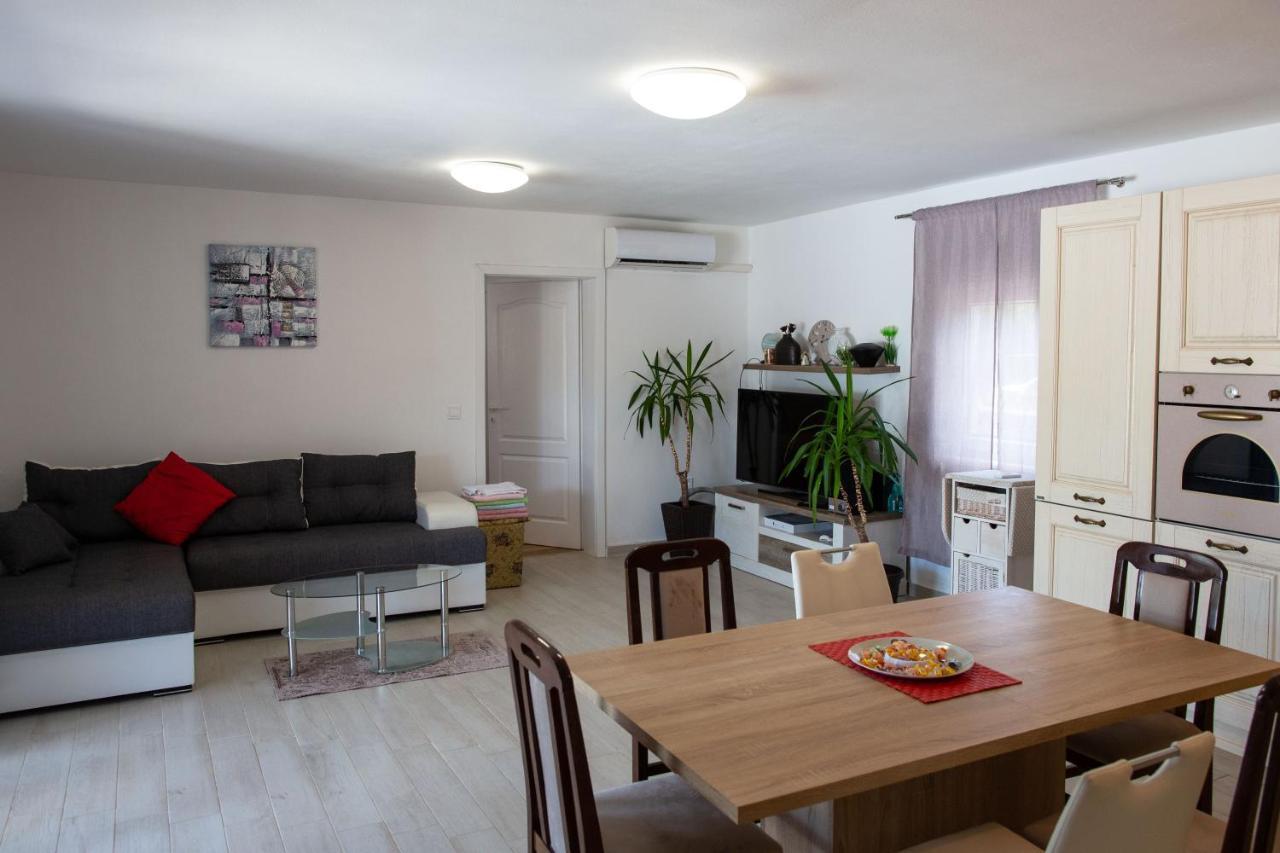 Holiday Home Petrovic Медулин Екстер'єр фото