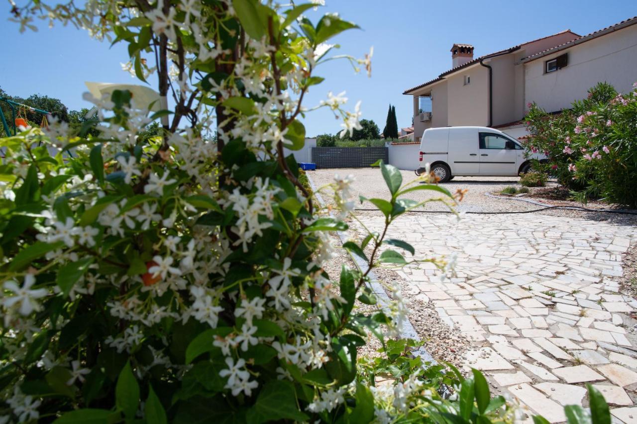 Holiday Home Petrovic Медулин Екстер'єр фото