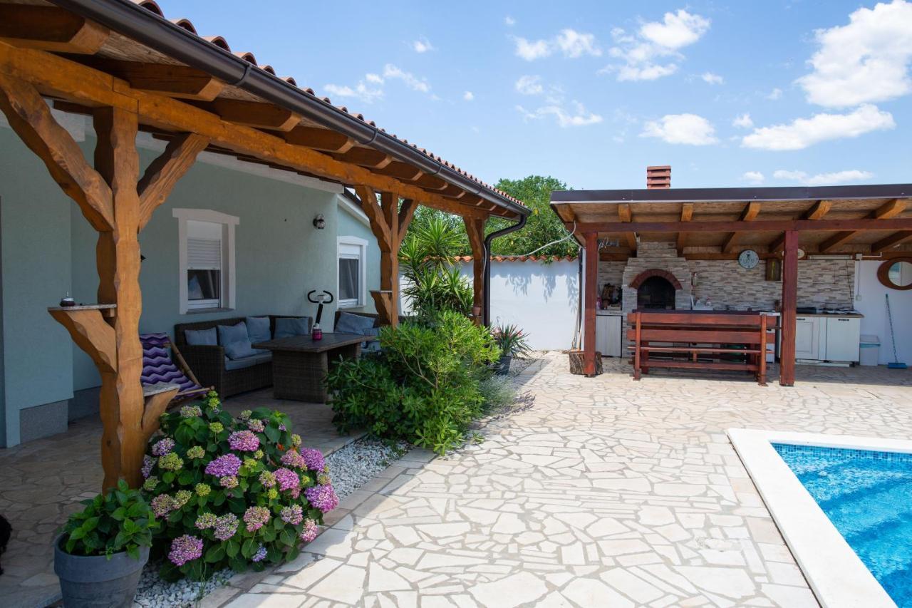 Holiday Home Petrovic Медулин Екстер'єр фото