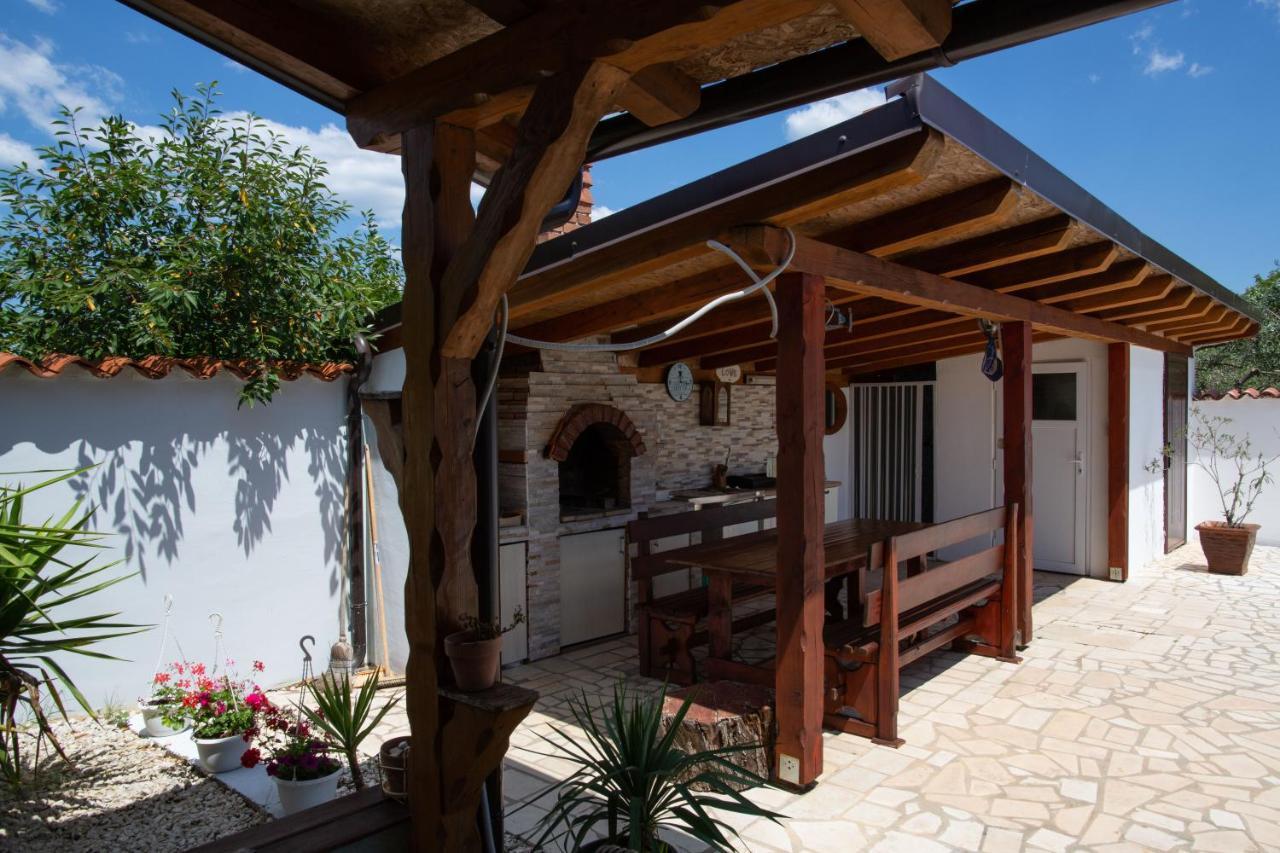 Holiday Home Petrovic Медулин Екстер'єр фото