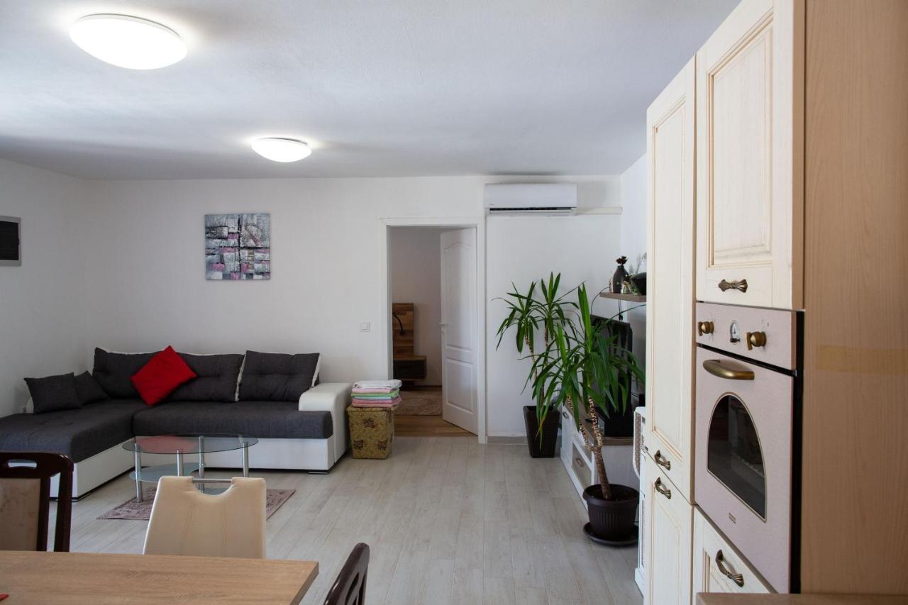 Holiday Home Petrovic Медулин Екстер'єр фото