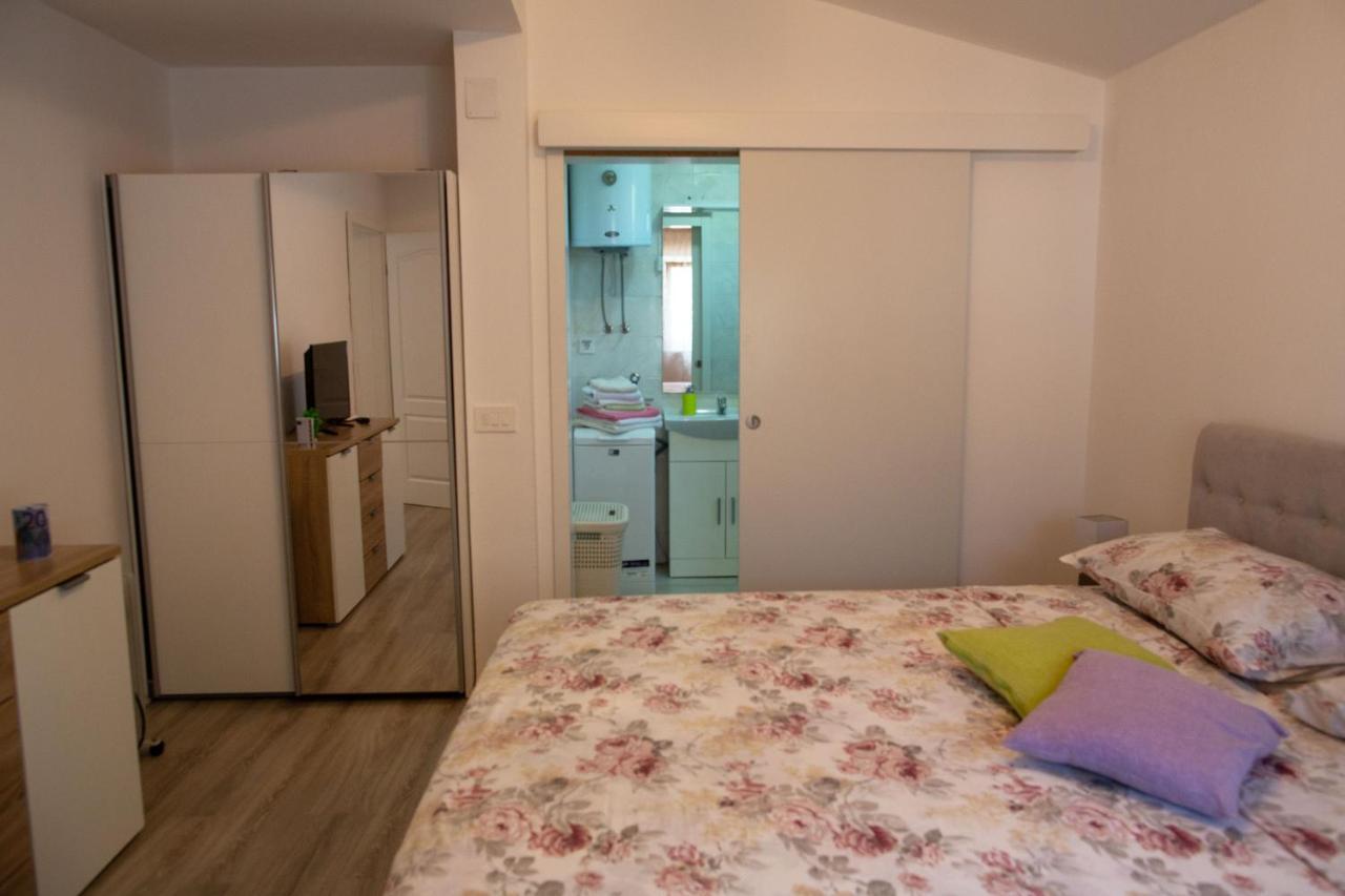 Holiday Home Petrovic Медулин Екстер'єр фото